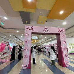 خطاب تاريخي هام لماكرون امام البرلمان و رواد التواصل الاجتماعي كشفوا عن امر مضحك ومبكي 