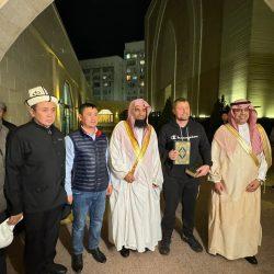 الدوسري يشارك بالصقر الأغلى في مزاد نادي الصقور السعودي 2024 ويبيعه بـ 400 ألف ريال