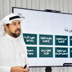 جمعية معان ومركز حي المسفلة يواصلان توزيع الوجبات الساخنة بموقع سقوط العمارة السكنية