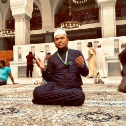 برنامج خادم الحرمين يقيم درساً علمياً عن مناسك العمرة بعدة لغات