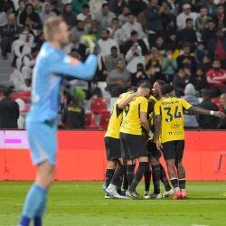 الهلال يكسب الشباب بهدفين مقابل هدف في قمة مباريات الجولة 12 الهلال يكسب الشباب بهدفين مقابل هدف في قمة مباريات الجولة 12