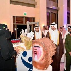 أديب عواري – يقدم برنامج (الاتكيت في العمل التطوعي)