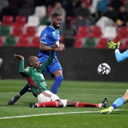 الرياض يعطل الهلال بالتعادل الإيجابي بهدف لمثله