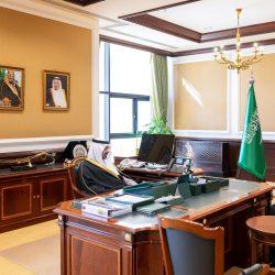 رئيس جامعة تبوك يدشن معرض الفنون البصرية واليدوية بجناح جمعية الثقافة والفنون