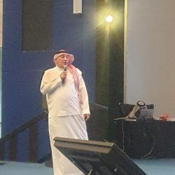 أسامة المسلم” يخطف الأنظار في منصة توقيع الكتب بمعرض جازان للكتاب 2025