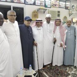 بيئة الجموم تنفّذ تجربة فرضية لإسعاف ونقل مصاب في مقر المكتب، وتبادر بتوزيع 350 شتلة