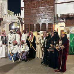 ضيف أسبوعية الدكتور عبدالمحسن القحطاني حمود الصاهود : للشعر عند العرب سلطة كبيرة وذاكرة شفاهية صاحب الأسبوعية: الصاهود مكتبة شعرية متنقلة وله لغته الخاصة 