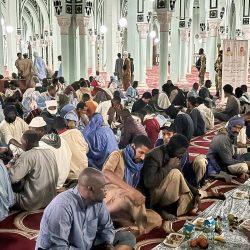 الشؤون الإسلامية تقيم برنامج خادم الحرمين الشريفين لتفطير الصائمين بجمعية الأيتام في ولاية ستول التايلندية