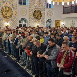 ليصل إجمالي المساجد والجوامع التي تقام فيها الجمعة والأعياد بحدود الحرم 849 بقدرة استيعابية تزيد على مليون مصل