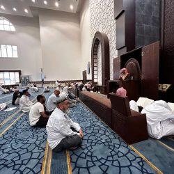 مع إطلالة الشهر الكريم المعتمرين ورواد المسجد الحرام ينعمون بأجواء روحانية تعبدية وسط خدمات متكاملة
