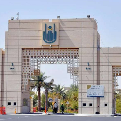 تعليم وادي الدواسر يُكرم رئيس “النشاط الطلابي” بمناسبة تقاعده