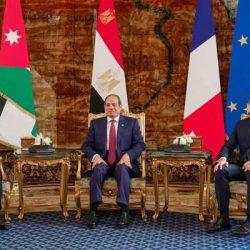 أجرى قادة مصر وفرنسا والأردن اليوم مكالمة هاتفية مشتركة مع الرئيس الأمريكي “دونالد ترامب” وذلك على هامش القمة الثلاثية التي عقدت في القاهرة في 7 أبريل 2025.