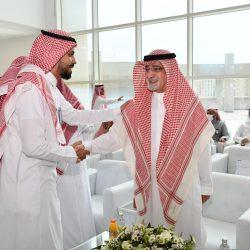 في أجواء مفعمة بالفرح مدارس بالطائف تستقبل أكثر من ربع مليون طالب وطالبة بالورود والهدايا