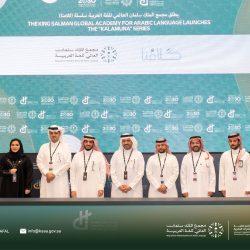 أمير تبوك يزور الشيخ محمد الشعلان وبن حرب والغريض في منازلهم للاطمئنان على صحتهم