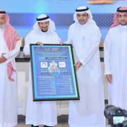 فريق صناع التميز التطوعي ٢٠٣٠ التابع لجمعية رواد العمل التطوعي جازان ينفذ ورشة عمل بعنوان ” صناعة باقات الورد بالشموع”