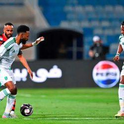 وزير الرياضة يتوّج الاتحاد بلقب الدوري السعودي للمحترفين للموسم 2024-2025