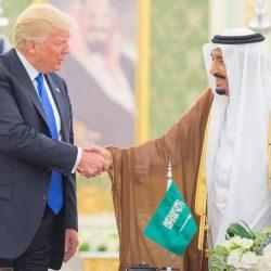 رئيس الولايات المتحدة الأمريكية يصل المملكة في زيارة دولة وسمو ولي العهد في مقدمة مستقبليه