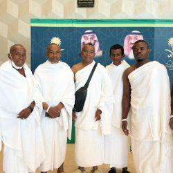 اكتمال وصول الدفعة الثانية من ضيوف برنامج خادم الحرمين الشريفين بإجمالي 1053 حاجًا وحاجة من 76 دولة لمقر إقامتهم بمكة المكرمة 