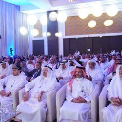 خادم الحرمين الشريفين يمنح أول متبرعة سعودية بالأعضاء عديلة الجهني وسام الملك عبدالعزيز