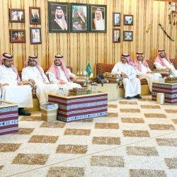 هدايا معرفية وتذكارية تثري تجربة الزائرين وتُجسد قيم التواصل الحضاري في معرض “جسور الخامس” بجاكرتا