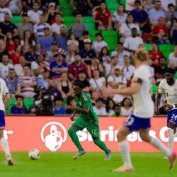 أمير المنطقة الشرقية يقدّم التعازي لأسرة العطيشان