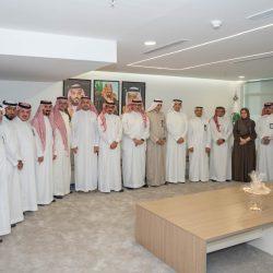 الشيخ عبدالرحمن السديس يعزي الشيخ فيصل غزاوي في وفاة شقيقته