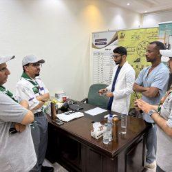 “توقف النبض أثناء الطواف… وعاد ليختم الركن الأعظم بدموع النجاة زراعة منظم للقلب واصلاح للصمام الميترالي تمكن حاجا يمنياً من اداء نسكة بطبية مكة