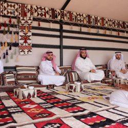 رئاسة الشؤون الدينية تحث المعتمرين على اتباع السنة في استلام الحجر الأسود