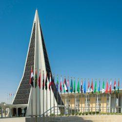 جدة تمدُّ واجهاتها وحدائقها.. لتُضيء صيف الزائرين