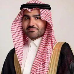 أمير المنطقة الشرقية يعزي أسرة الثنيان