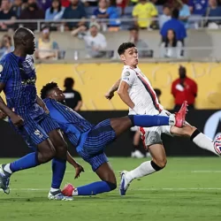 أمانة تبوك تكثف جهود صيانة الطرق والحدائق وشبكات التصريف خلال النصف الأول لـ 2025