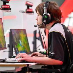 عروض شعبية متنوعة تشعل حماس مسرح فعاليات بيت حائل 2025