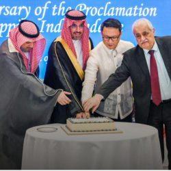 وذلك بحضور عددا” من المسؤولين ونخبة من رجال وسيدات الأعمال والفنانين التشكيليين والإعلاميين : د. علي ناقور يفتتح معرض الفن التشكيلي الدولي “أطياف ومقام” بجدة