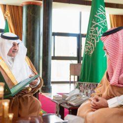 أمير تبوك يزور الشيخ أحمد الخريصي في منزله