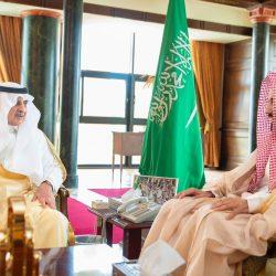 أمير تبوك يواسي الدكتور عبدالله الشريف في وفاة والدته