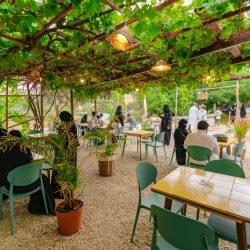 الفنانة التشكيلية بنت الوطن نلتفت أنظار الوفد الصيني