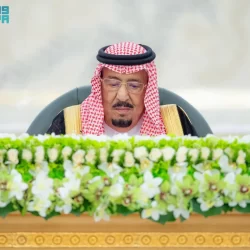 أمير تبوك يستعرض المشاريع ومبادرات الاتصالات السعودية بالمنطقة