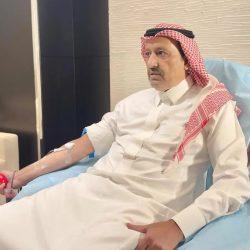 مُحافظ الطائف يتبرع بالدم تفاعلًا مع الحملة الوطنية للتبرع بالدم