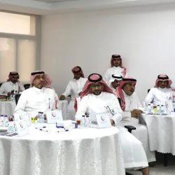 نائب أمير القصيم يزور فعاليات كرنفال بريدة للتمور