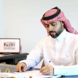 حضور لافت للسياح والعائلات الأجنبية في المزاد الدولي لمزارع إنتاج الصقور 2025