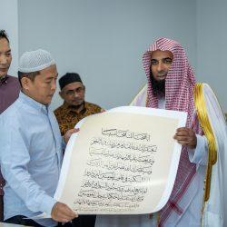 الشيخ صلاح البدير يؤم المصلين في مسجد بوترا بكوالالمبور في ماليزيا