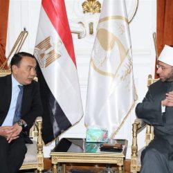 عقب انتهاء المؤتمر العالمي العاشر للإفتاء.. مفتي جمھورية مصر العربية يوجه الشكر والتقدير للعاملين بدار الإفتاء واللجنة التنظيمية تقديرًا لجهودهم في إنجاح المؤتمر