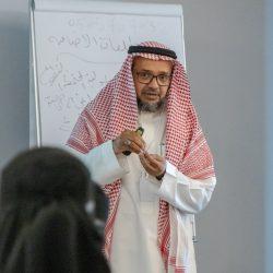 محافظ بدر‬⁩ – يسلم شهادات المشاركين