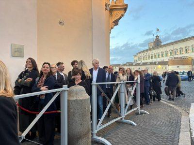 بعد يوم من افتتاحه للجمهور في العاصمة الإيطالية روما – آلاف الزائرين يتوافدون على معرض “كنوز الفراعنة”  بحث مدّ ساعات الزيارة إلى الفترات المسائية- بيع 50 ألف تذكرة بزيادة 10 آلاف تذكرة عن اليوم الأول للافتتاح