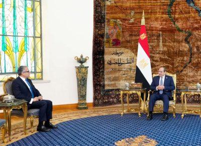الرئيس عبد الفتاح السيسي – يستقبل الدكتور خالد العناني