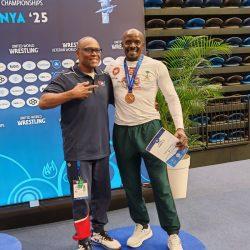 في أولى فعاليات الشريك الأدبي : جمعية أدبي الطائف تدشن كتاب ( طارف وتليد ) للقرشي