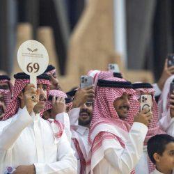 جولة لوفد معهد المخطوطات العربية في مركز الملك فيصل وإهداءات لإصدارات علمية متخصصة