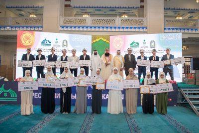خلال كلمته في حفل تكريم الفائزين بمسابقة القرآن الكريم في قيرغيزستان وزير الشؤون الإسلامية يشيد بدعم القيادة لخدمة القرآن الكريم والعناية بأهله في ختام المسابقة الوطنية الثالثة للبنين والبنات في جمهورية قيرغيزستان