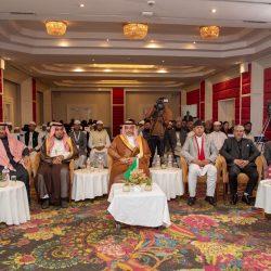 أمير تبوك يرعى حفل تخريج 372 متدربًا من برامج البورد السعودي والدبلومات الصحية