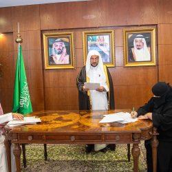 “يد تغرس وأرض تزهر”،